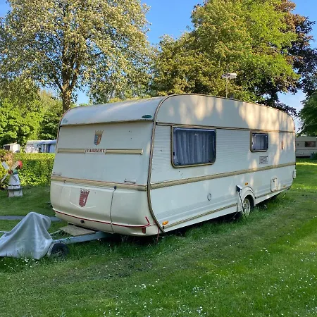 Lille Campingvogn Med Fortelt Camping *
